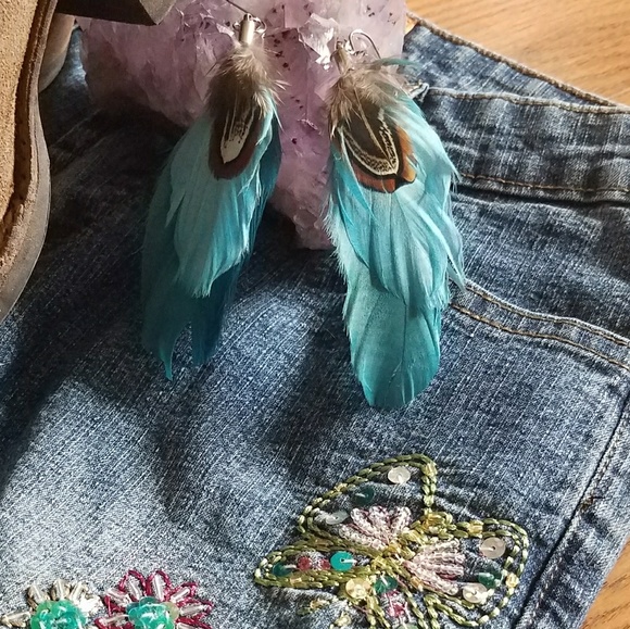 ❤ GIFTED ❤ Pheasant Feather Boho Earrings - Picture 4 of 5